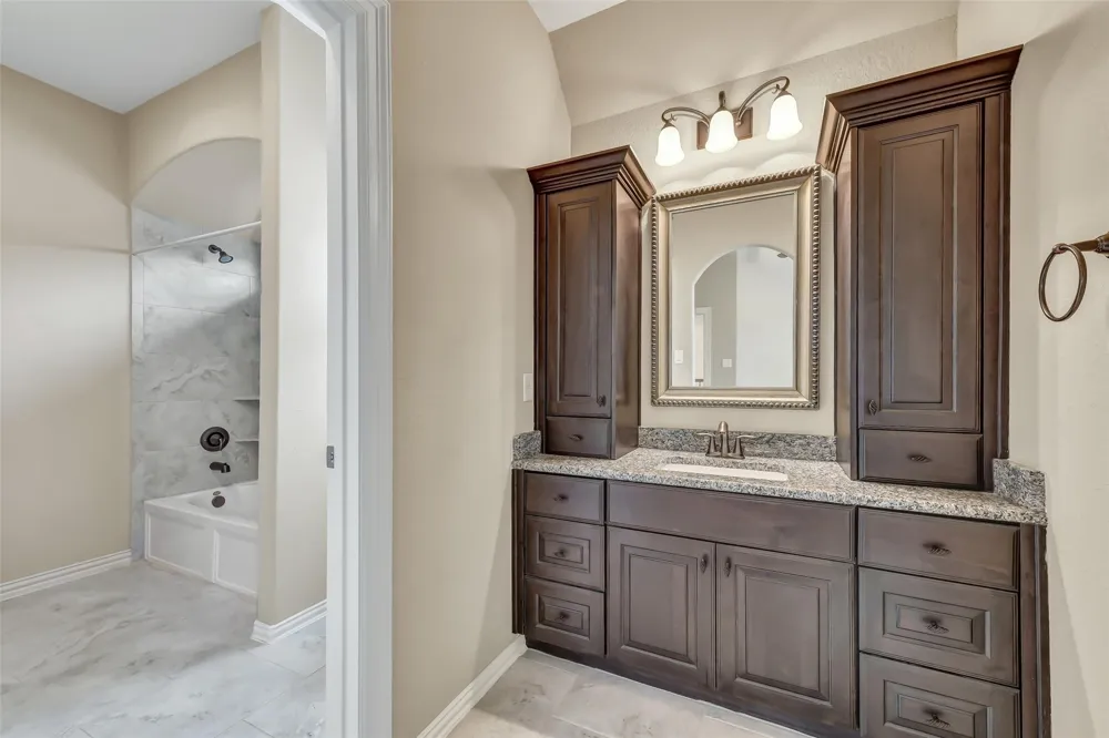 2204 Texoma Bend Lane Friendswood, TX 77546