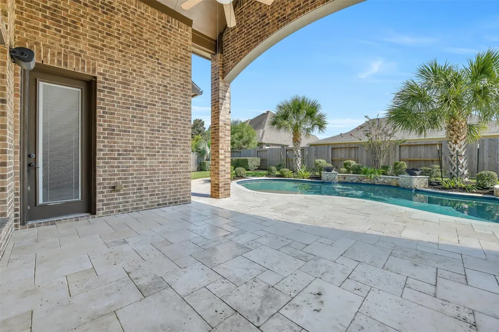 2204 Texoma Bend Lane Friendswood, TX 77546