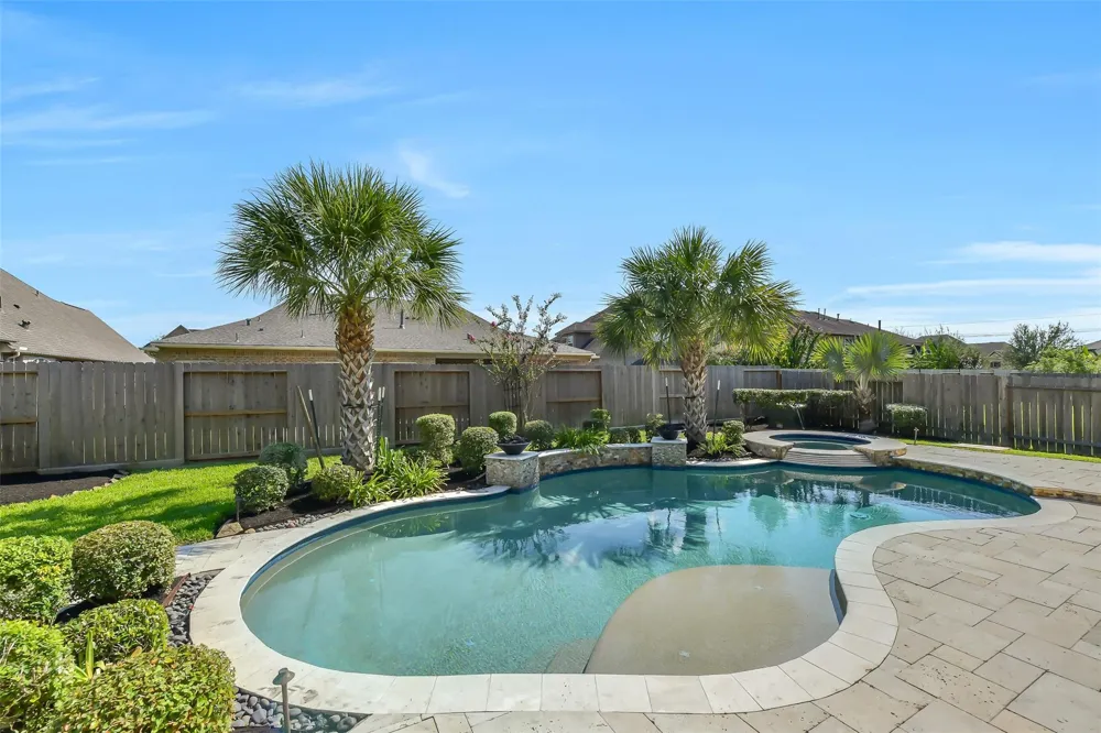 2204 Texoma Bend Lane Friendswood, TX 77546