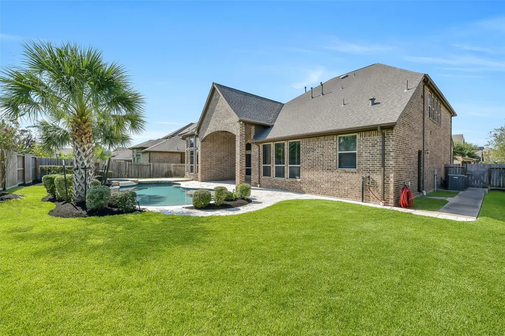 2204 Texoma Bend Lane Friendswood, TX 77546