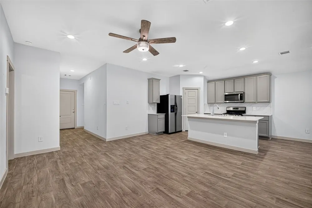 711 Boer Plains Drive Rosharon, TX 77583