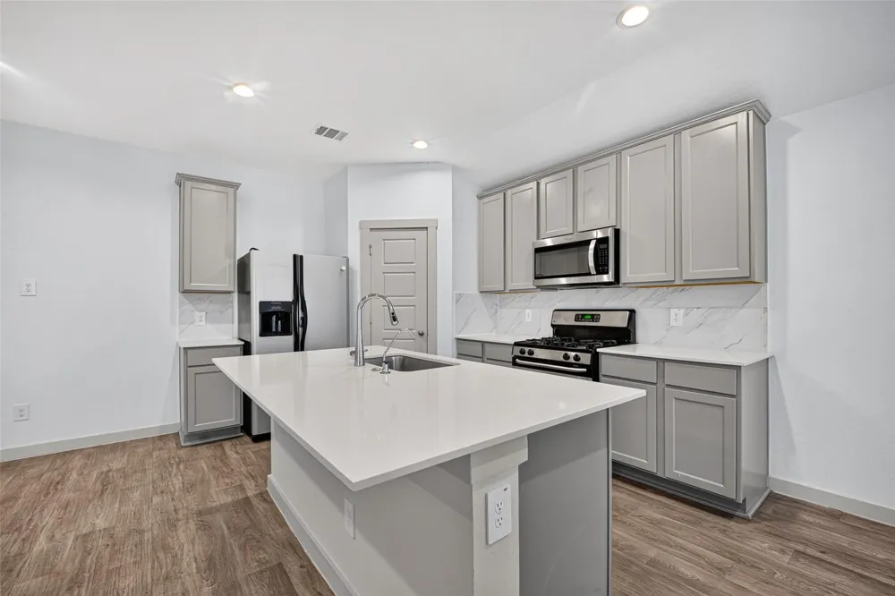 711 Boer Plains Drive Rosharon, TX 77583