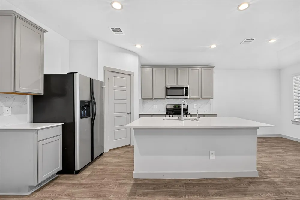 711 Boer Plains Drive Rosharon, TX 77583
