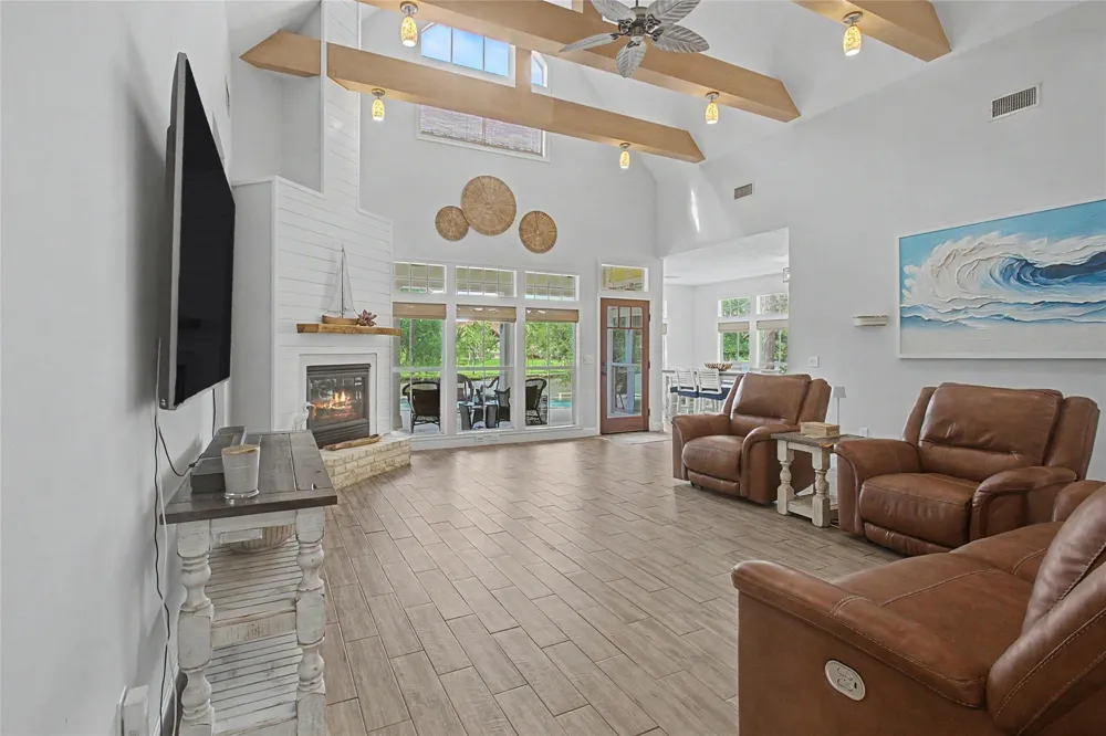 3924 Amanda Court Dickinson, TX 77539