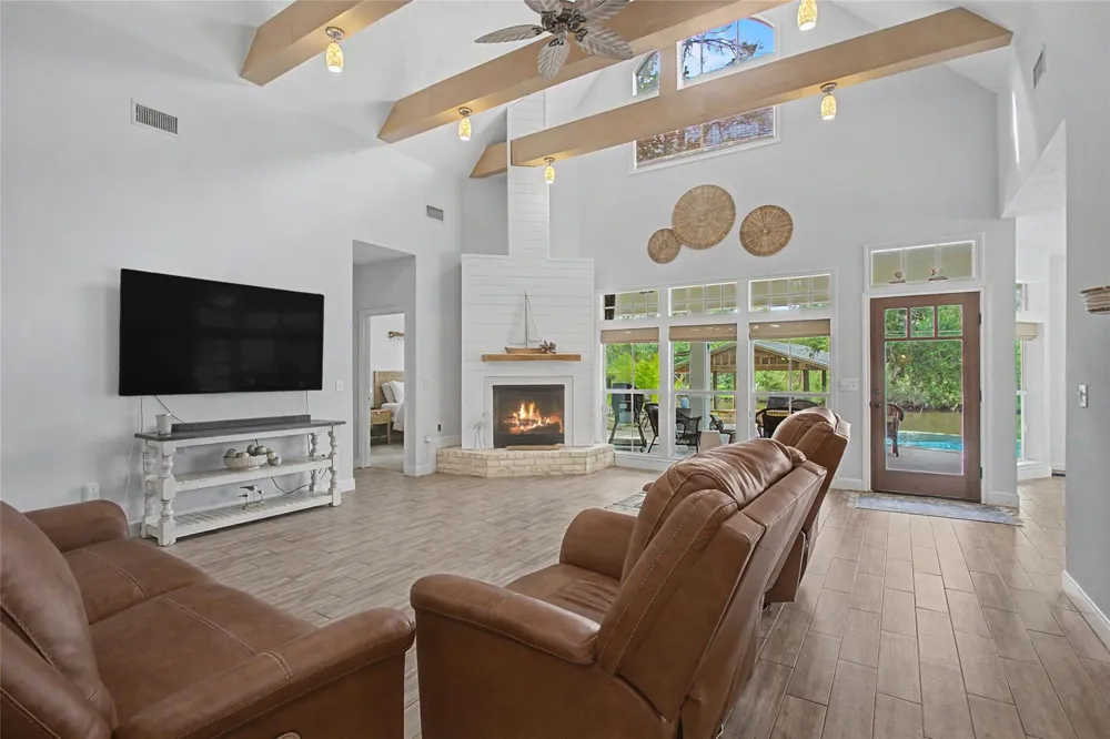 3924 Amanda Court Dickinson, TX 77539