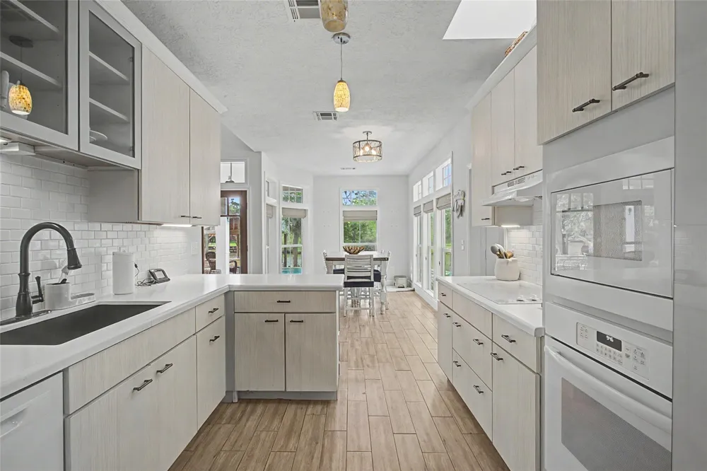 3924 Amanda Court Dickinson, TX 77539