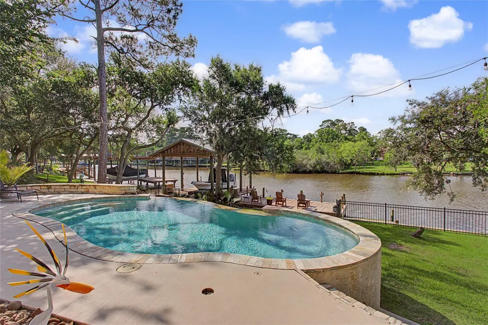 3924 Amanda Court Dickinson, TX 77539