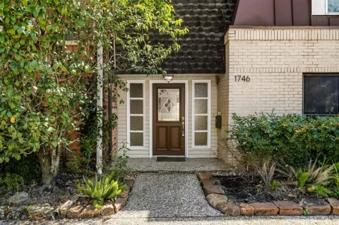 1746 S Gessner