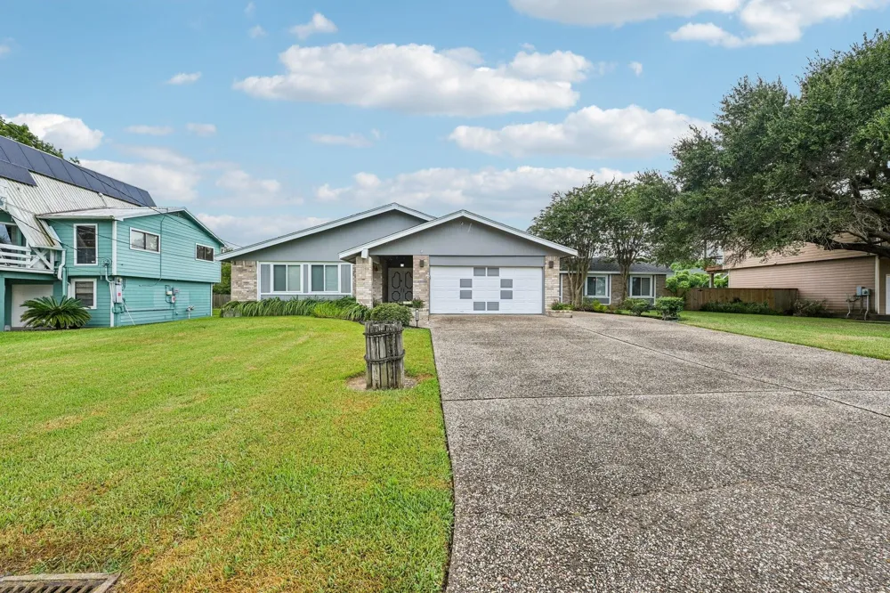 2535 Cliff Drive San Leon, TX 77539