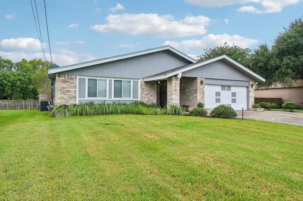 2535 Cliff Drive San Leon, TX 77539