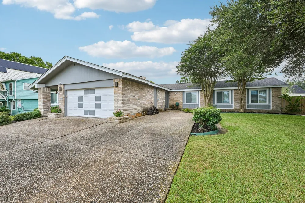 2535 Cliff Drive San Leon, TX 77539