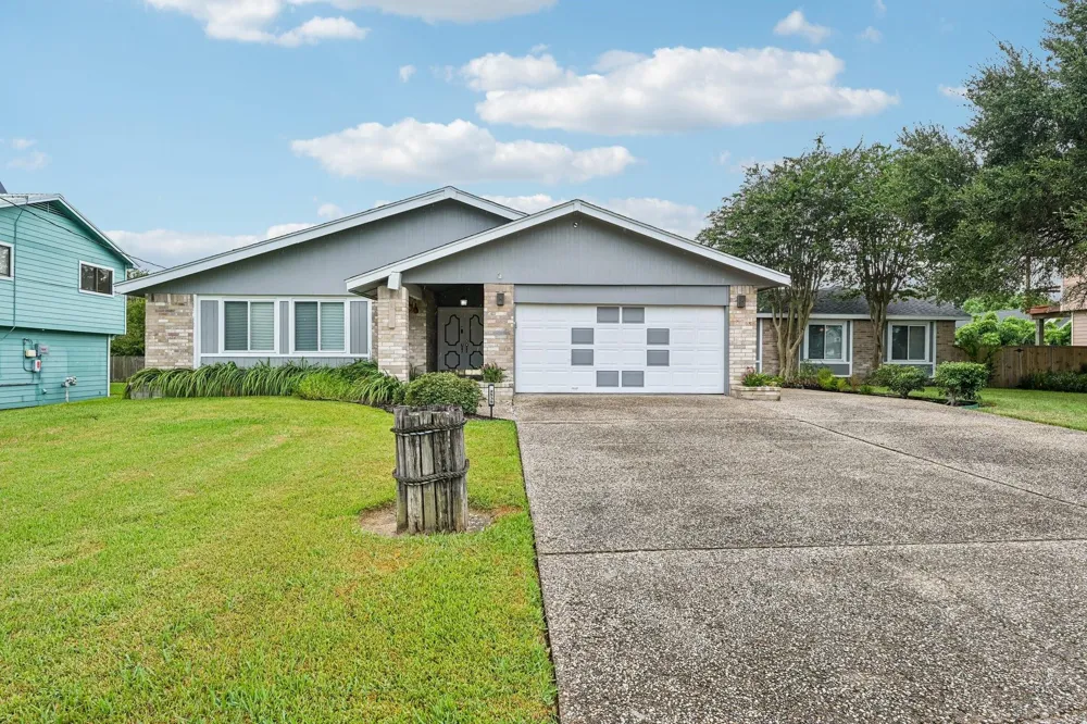 2535 Cliff Drive San Leon, TX 77539