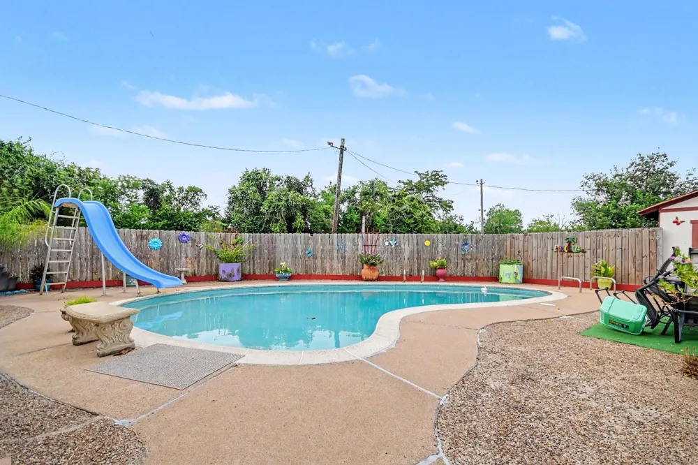 5526 Avenue F Santa Fe, TX 77510