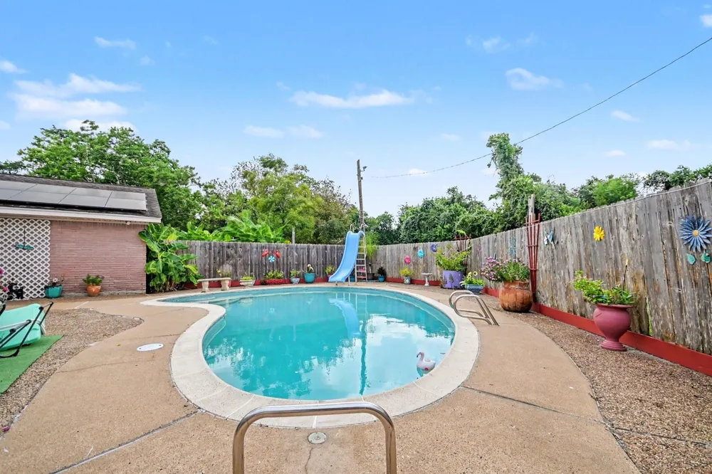 5526 Avenue F Santa Fe, TX 77510