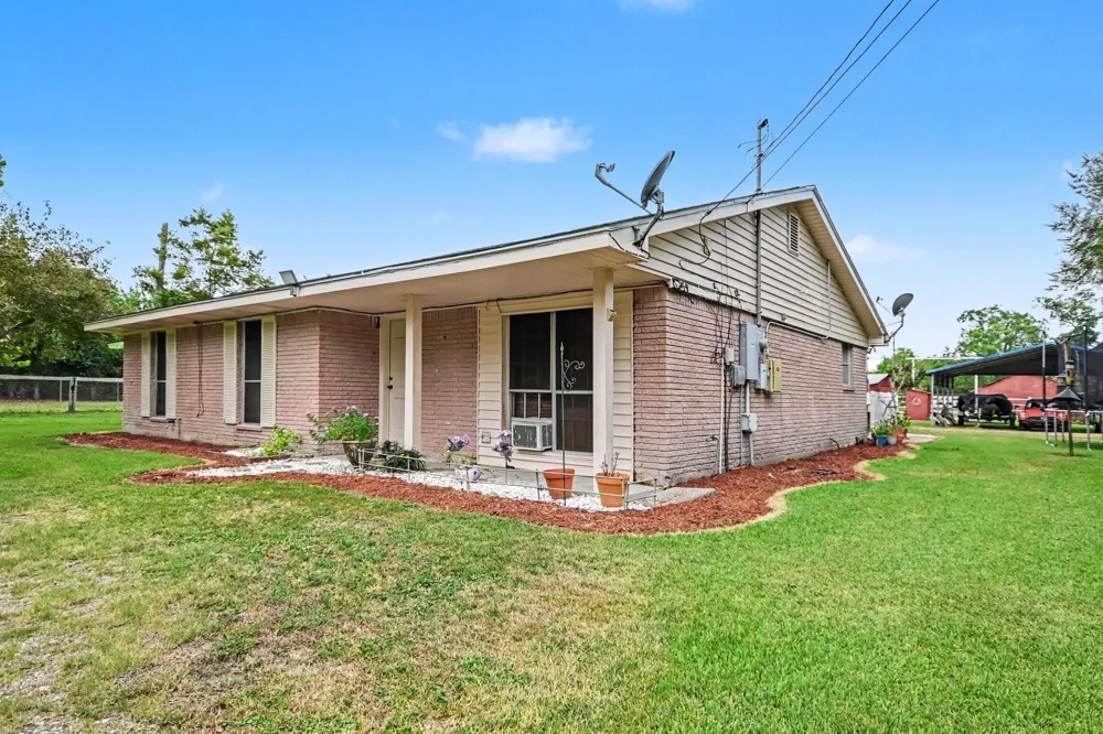 5526 Avenue F Santa Fe, TX 77510