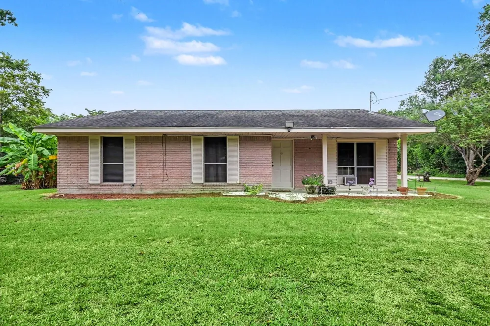 5526 Avenue F Santa Fe, TX 77510