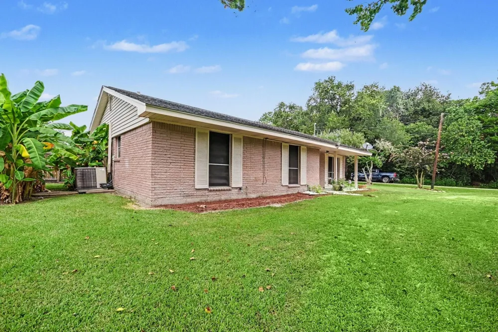 5526 Avenue F Santa Fe, TX 77510