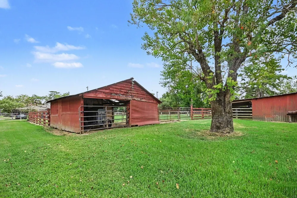 5526 Avenue F Santa Fe, TX 77510