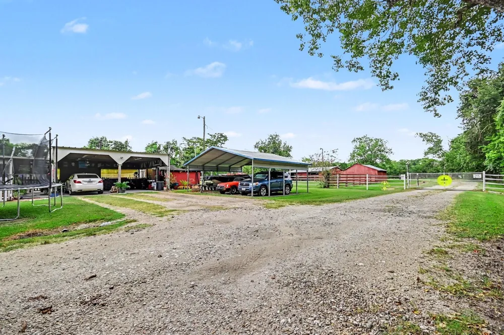 5526 Avenue F Santa Fe, TX 77510