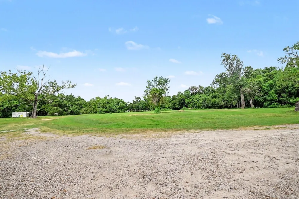 5526 Avenue F Santa Fe, TX 77510