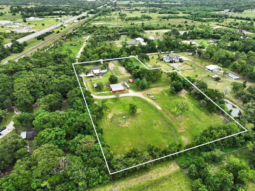 5526 Avenue F Santa Fe, TX 77510
