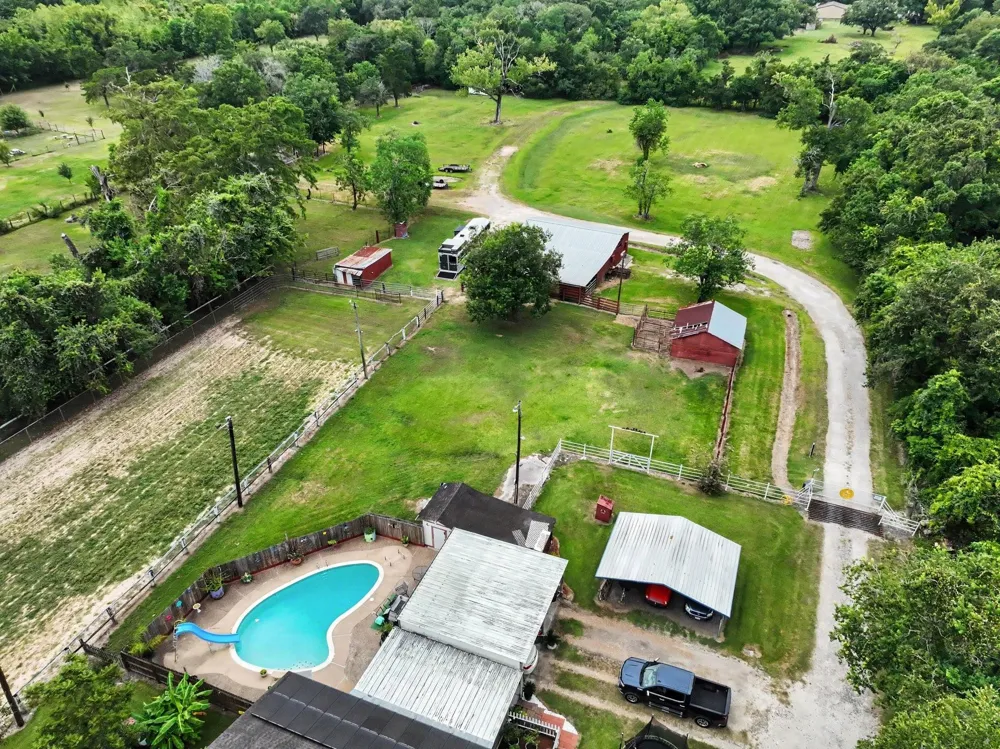 5526 Avenue F Santa Fe, TX 77510