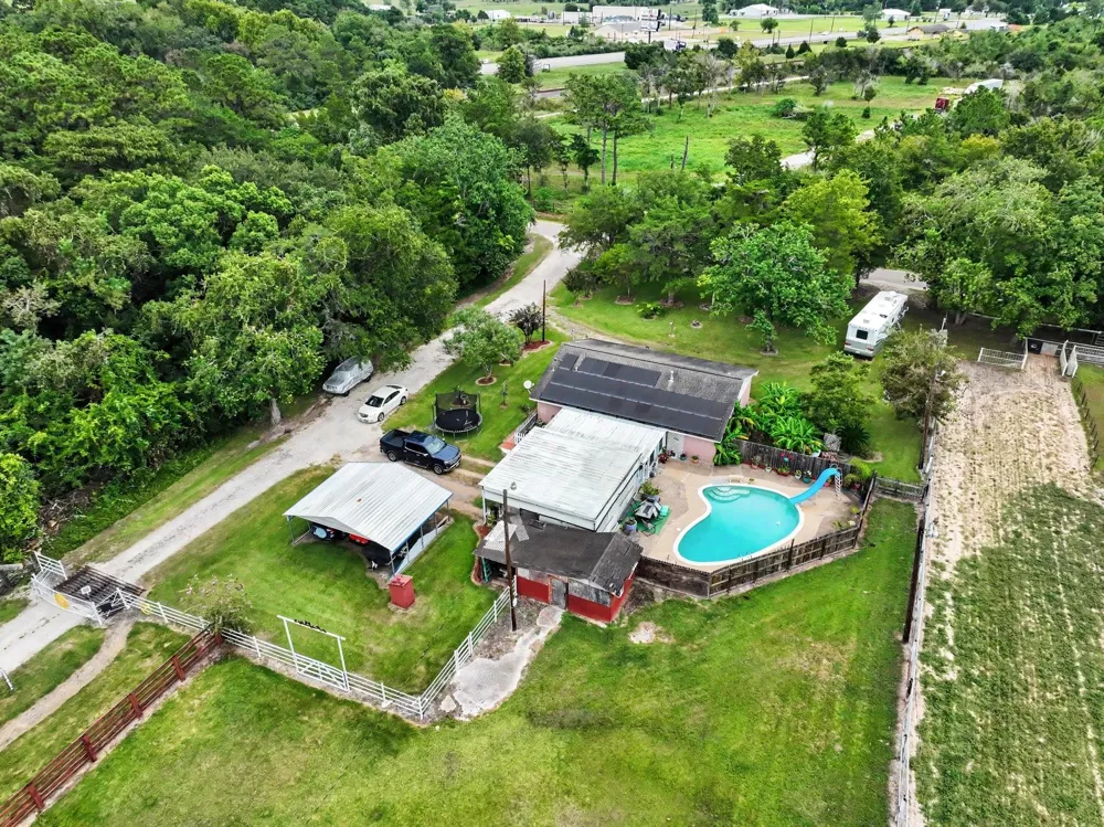 5526 Avenue F Santa Fe, TX 77510