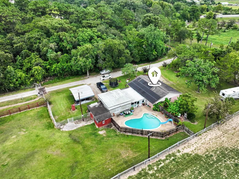5526 Avenue F Santa Fe, TX 77510