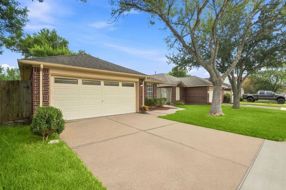 8105 Aspen Street Texas City, TX 77591