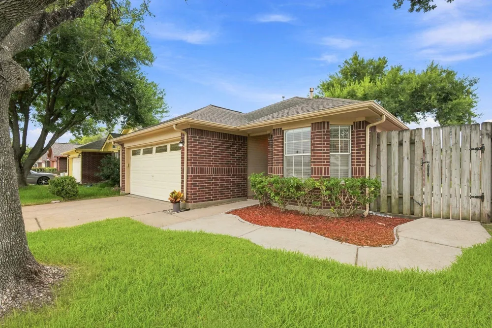 8105 Aspen Street Texas City, TX 77591