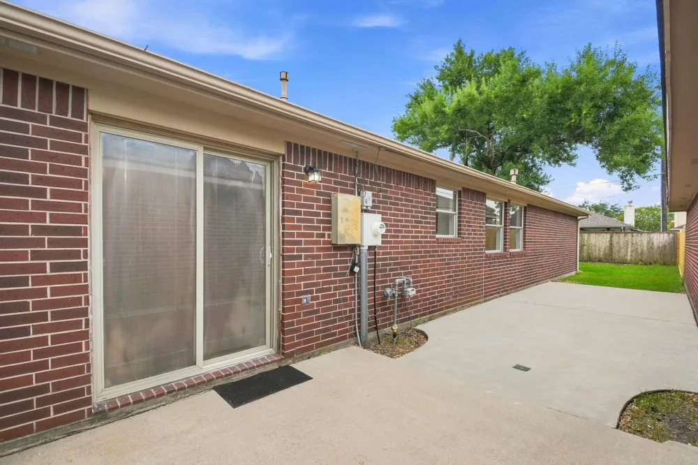 8105 Aspen Street Texas City, TX 77591