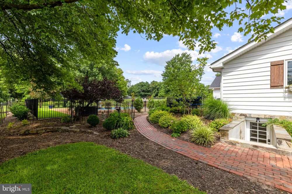 34994 WILLIAMS GAP ROAD Round Hill, VA 20141