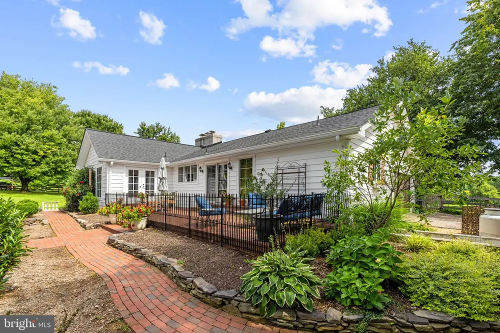 34994 WILLIAMS GAP ROAD Round Hill, VA 20141