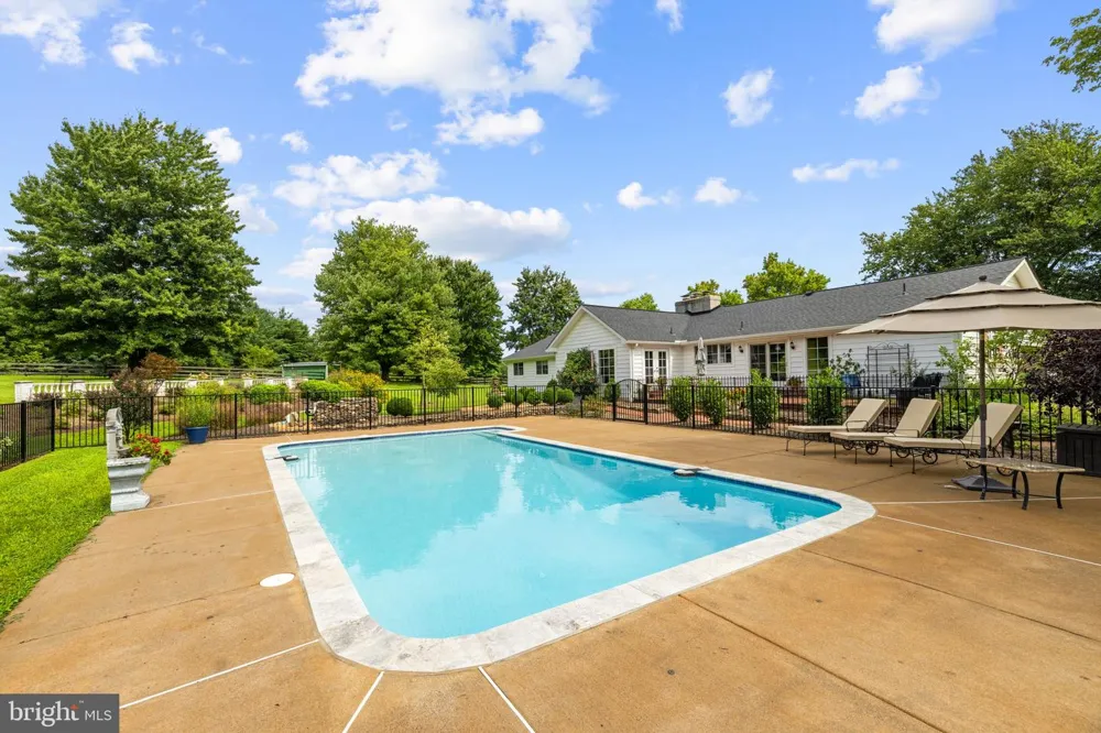 34994 WILLIAMS GAP ROAD Round Hill, VA 20141