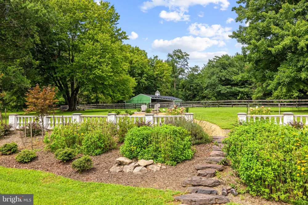 34994 WILLIAMS GAP ROAD Round Hill, VA 20141