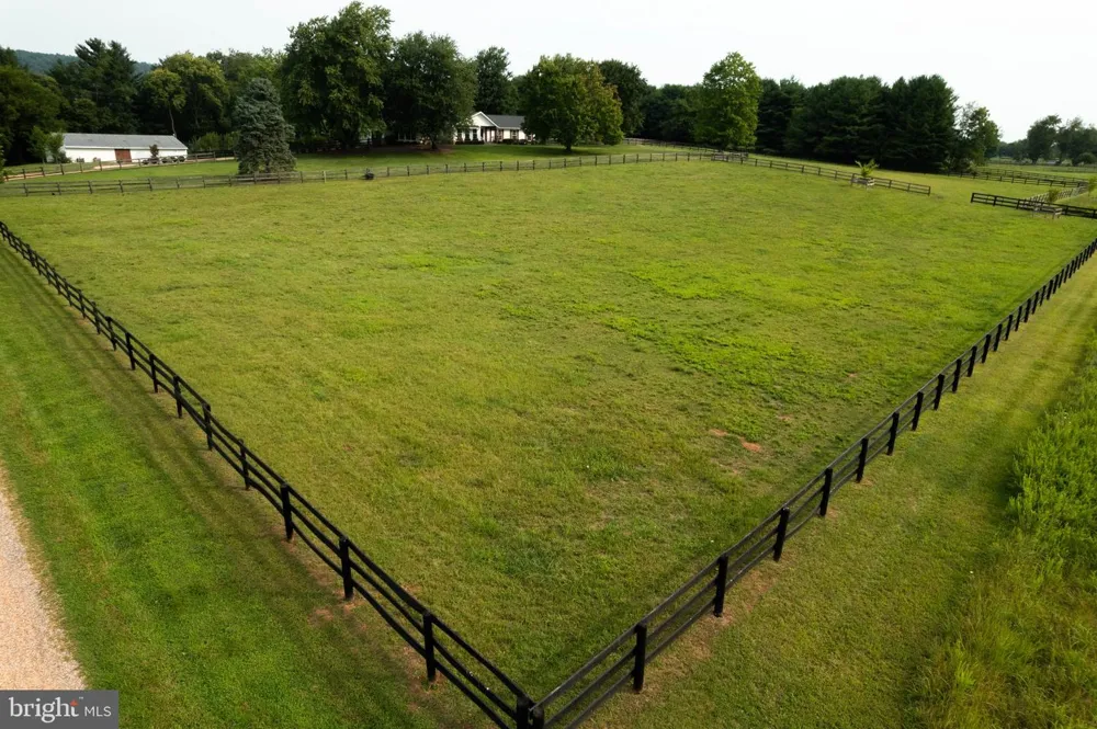 34994 WILLIAMS GAP ROAD Round Hill, VA 20141