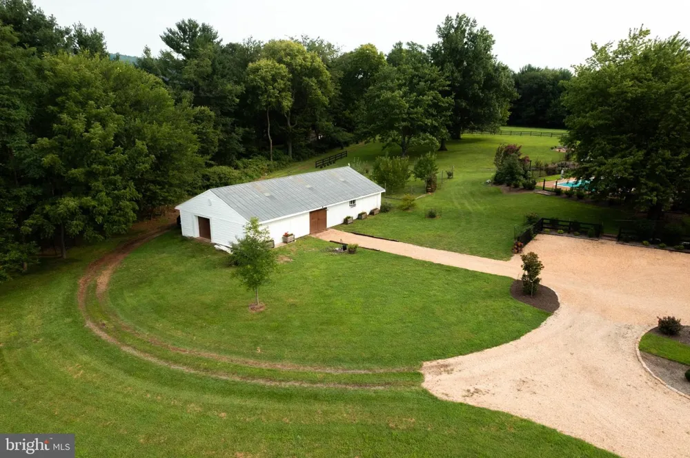 34994 WILLIAMS GAP ROAD Round Hill, VA 20141