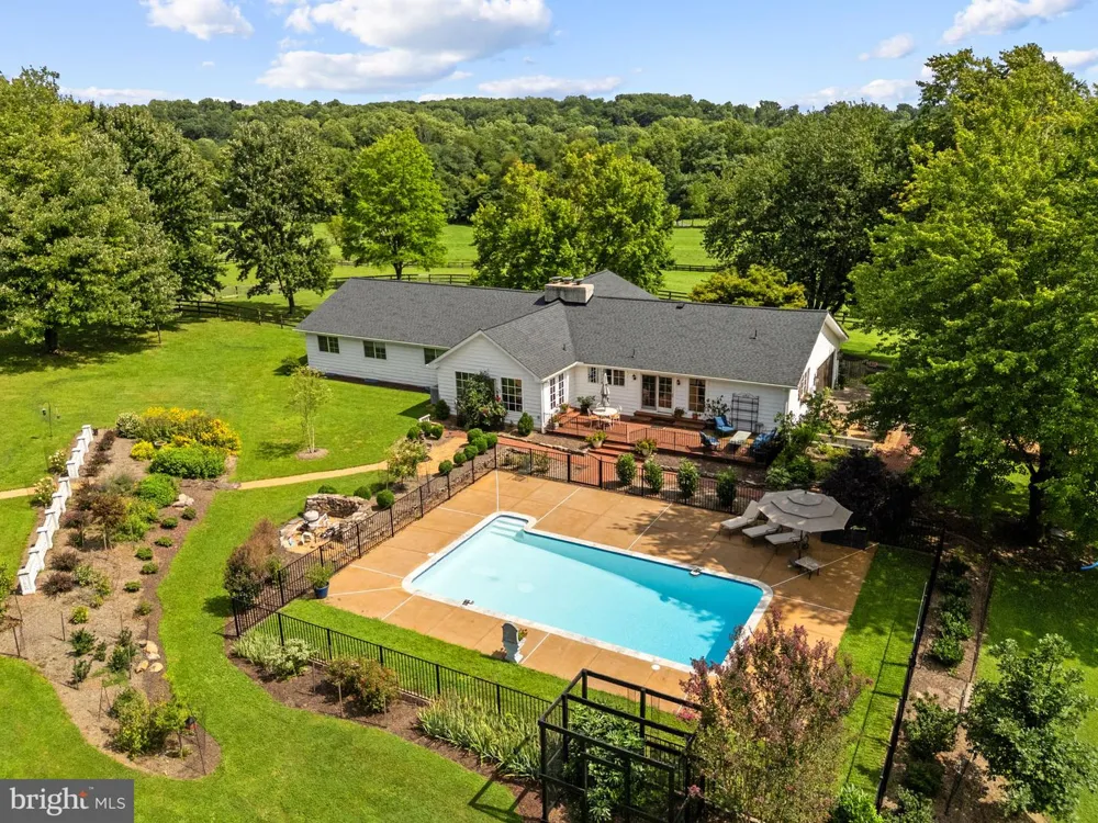 34994 WILLIAMS GAP ROAD Round Hill, VA 20141