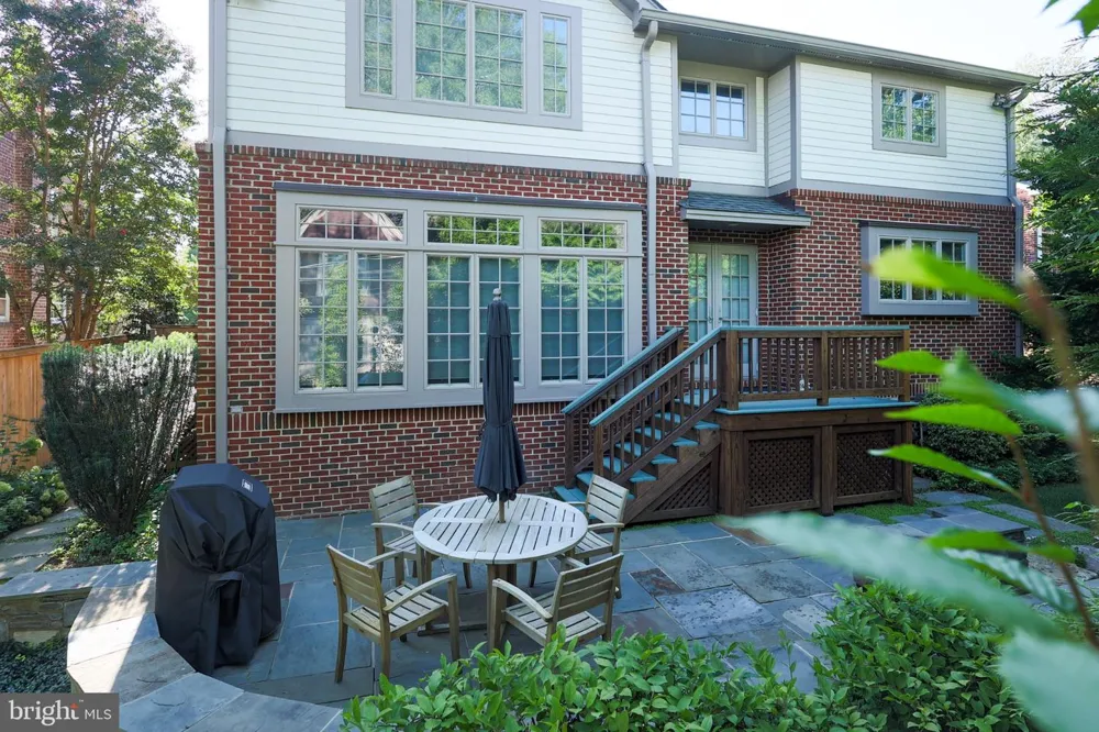 525 OXFORD STREET Arlington, VA 22203