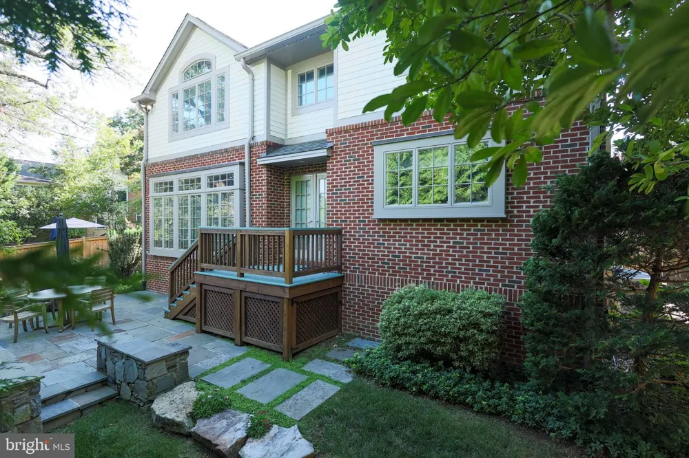 525 OXFORD STREET Arlington, VA 22203