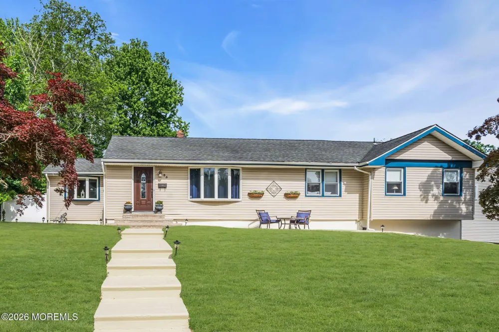 35 Richard Terrace Middletown, NJ 07748