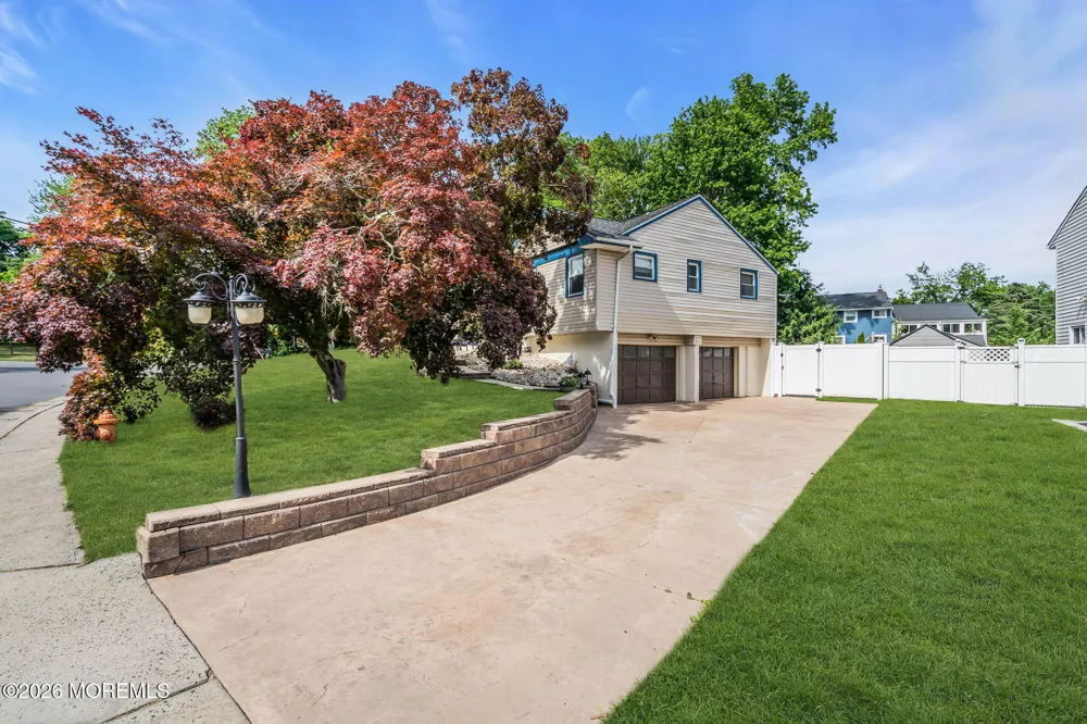 35 Richard Terrace Middletown, NJ 07748