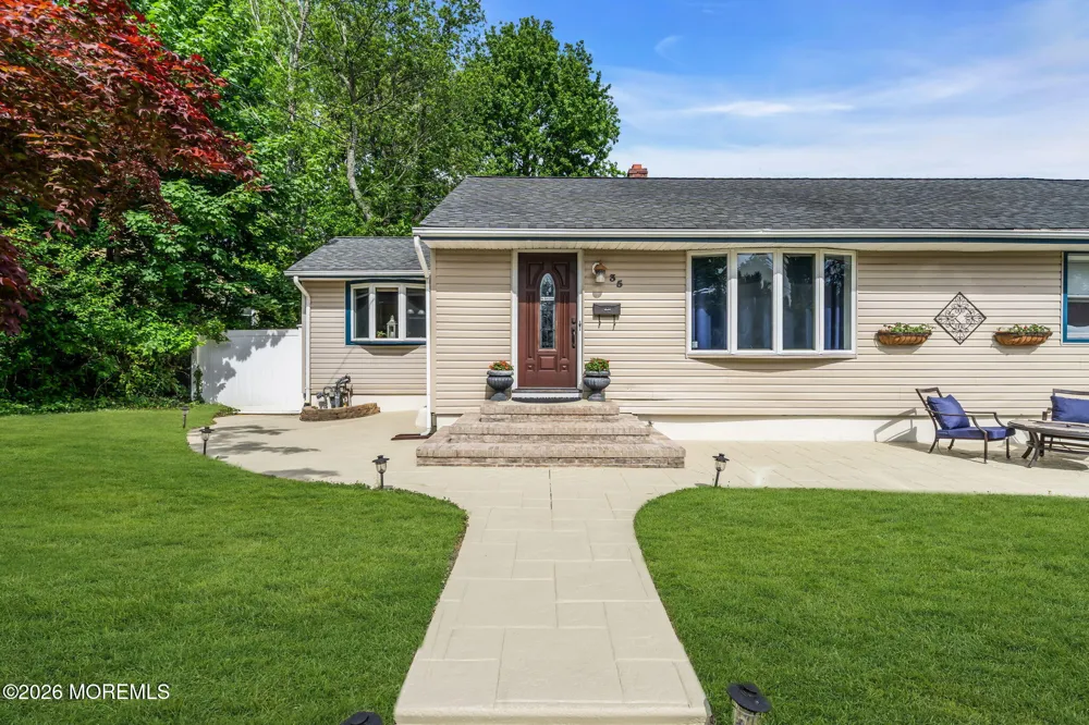 35 Richard Terrace Middletown, NJ 07748