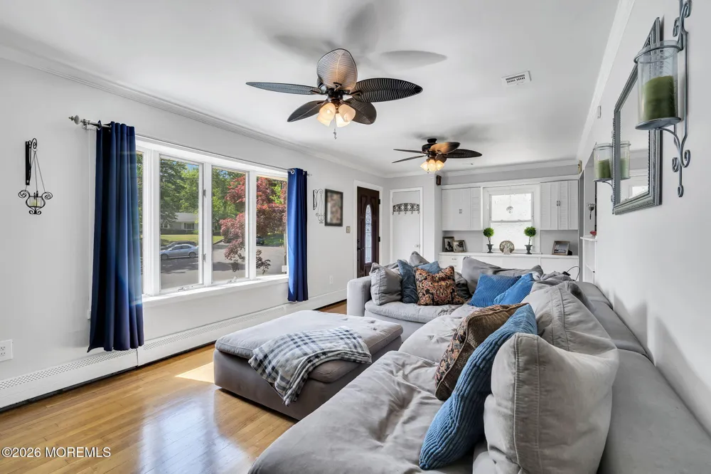 35 Richard Terrace Middletown, NJ 07748