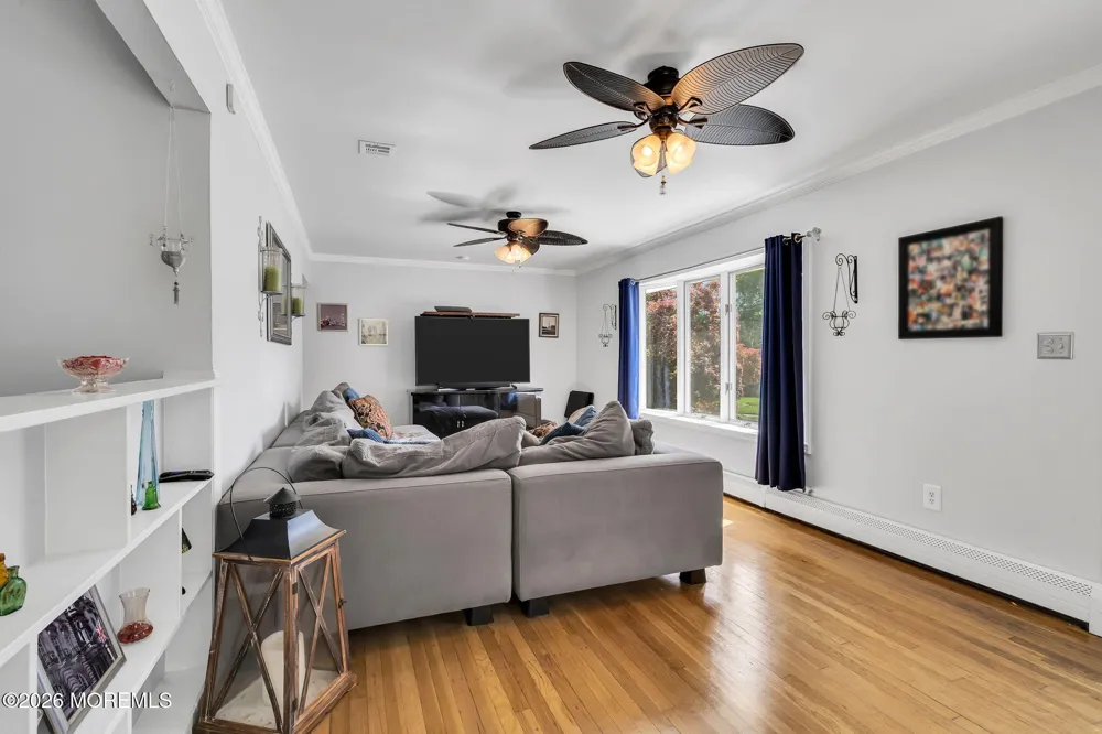 35 Richard Terrace Middletown, NJ 07748