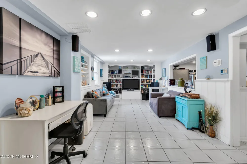 35 Richard Terrace Middletown, NJ 07748