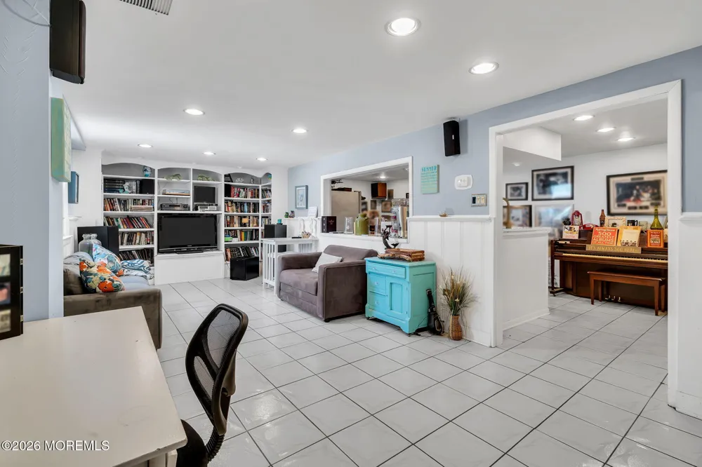 35 Richard Terrace Middletown, NJ 07748