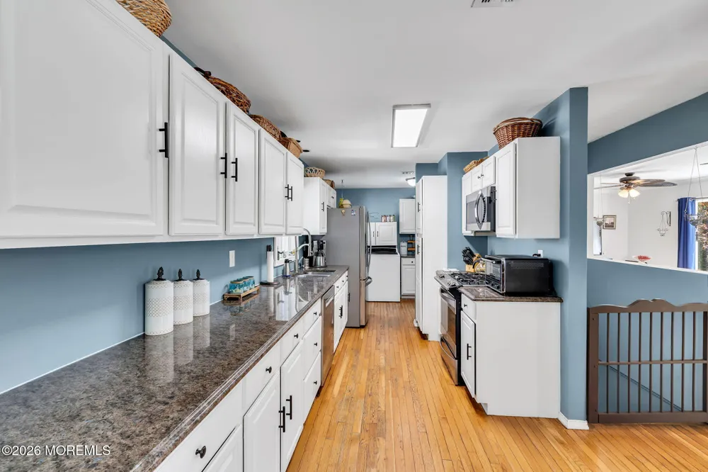 35 Richard Terrace Middletown, NJ 07748