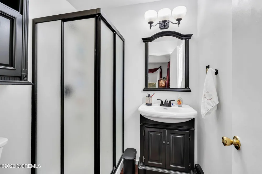 35 Richard Terrace Middletown, NJ 07748