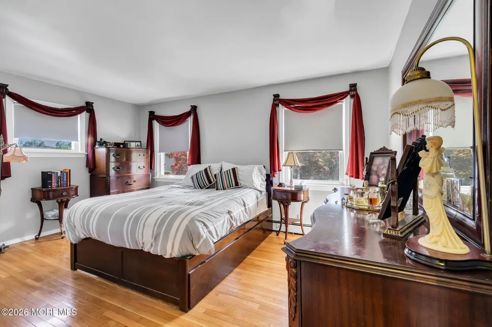 35 Richard Terrace Middletown, NJ 07748